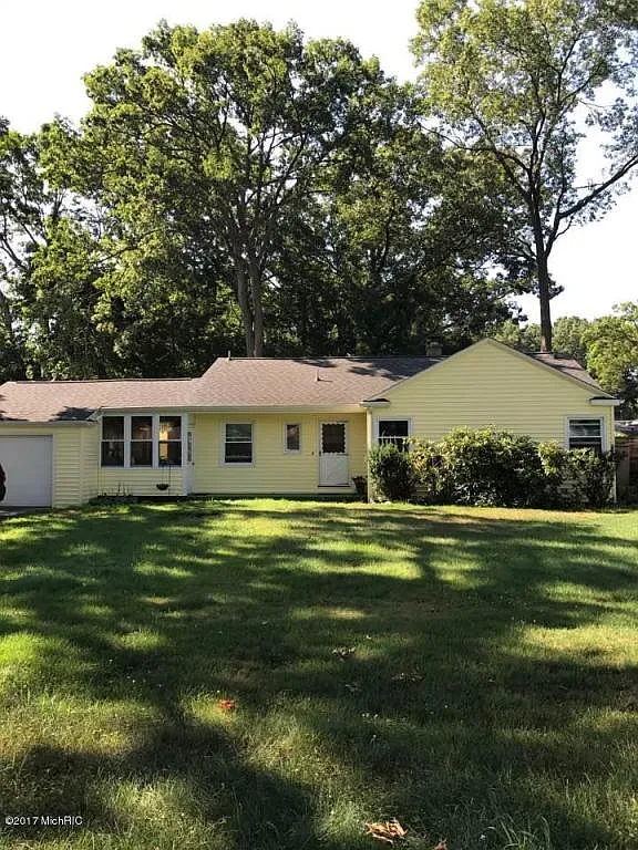 1975 Belmont Dr photo 1
