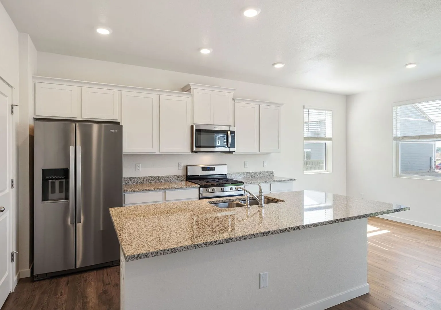 3 bedroom, 2 1/2 bath home in Tailholt! - — Photo 4