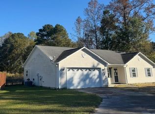 308 Big Tree Ln, Chinquapin, NC 28521