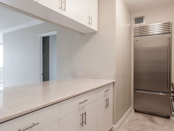 3rd image of 30 W 63rd St APT 27N