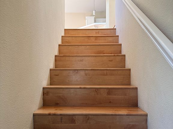 5th image of 597 Manhattan Pl