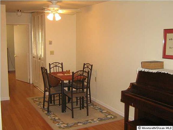 5th image of 1244 Hamilton Court #B