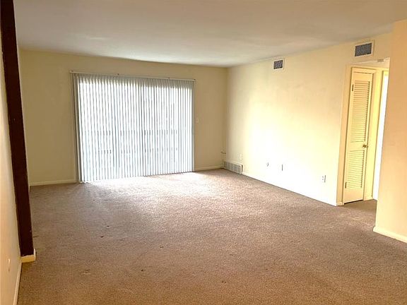 3rd image of 4313 Earl Dr APT B10