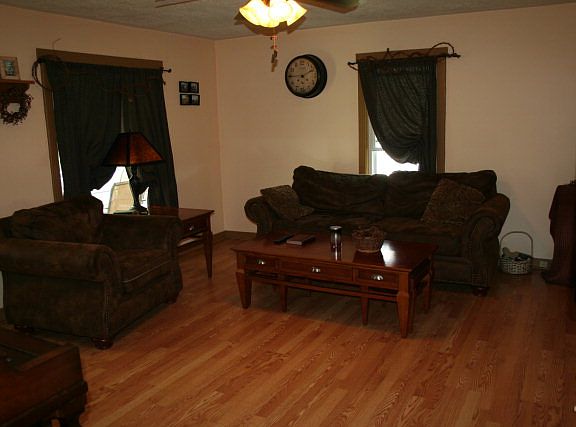 2nd image of 425 Edgehill Ave