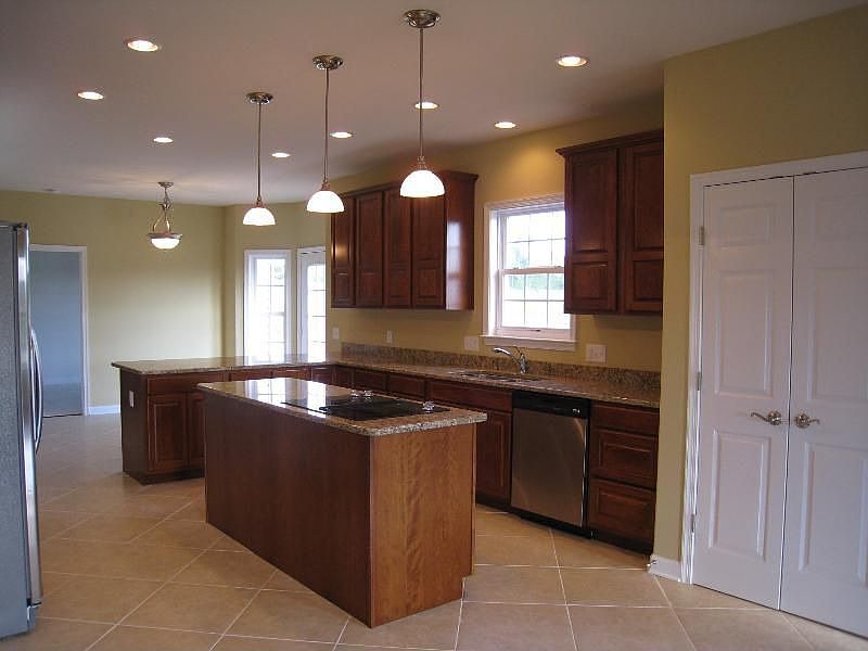 2nd image of 4 Kinsley Ln