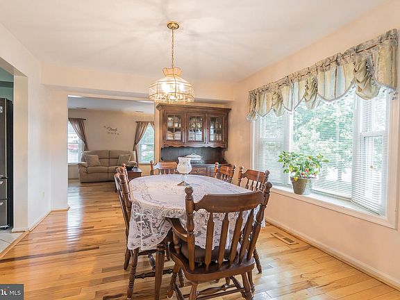 3rd image of 22 Ballantrae Ct