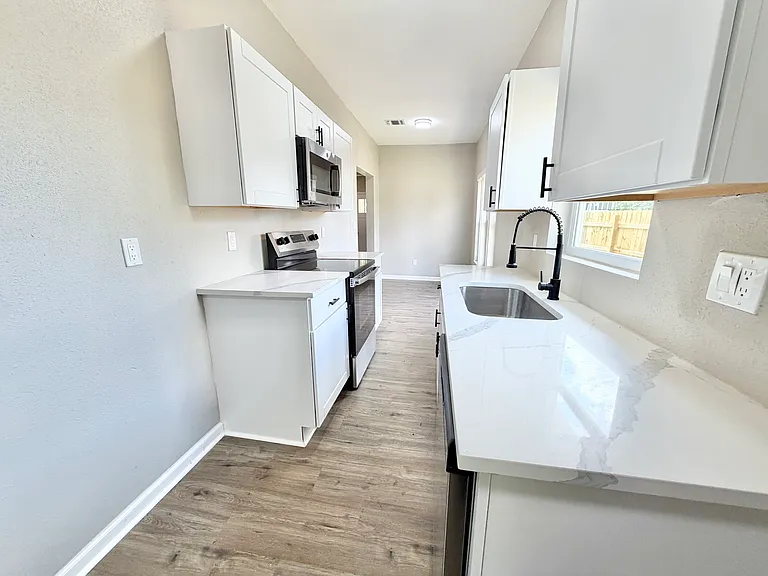 310 N Gevers St — Photo 7