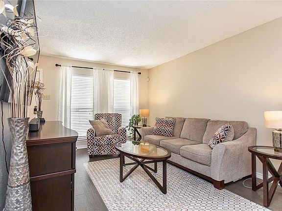 3rd image of 1021 Intervale Dr