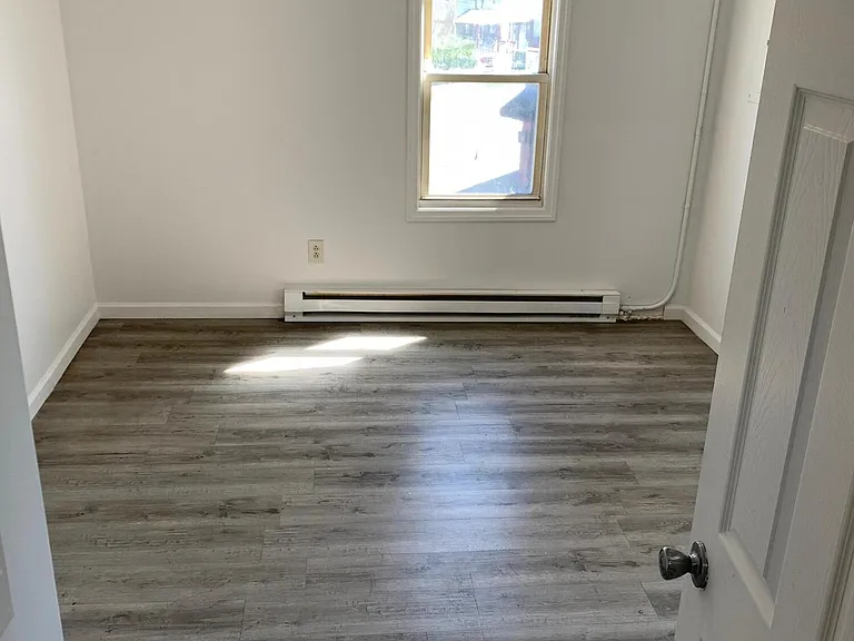 404 Railroad Ave — Photo 8