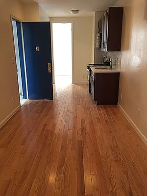 2nd image of 4712 Vernon Blvd APT 3R