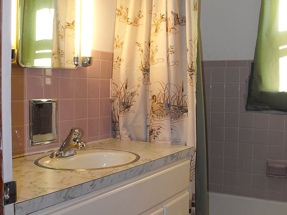 3rd image of 84 Hershey Ln #1