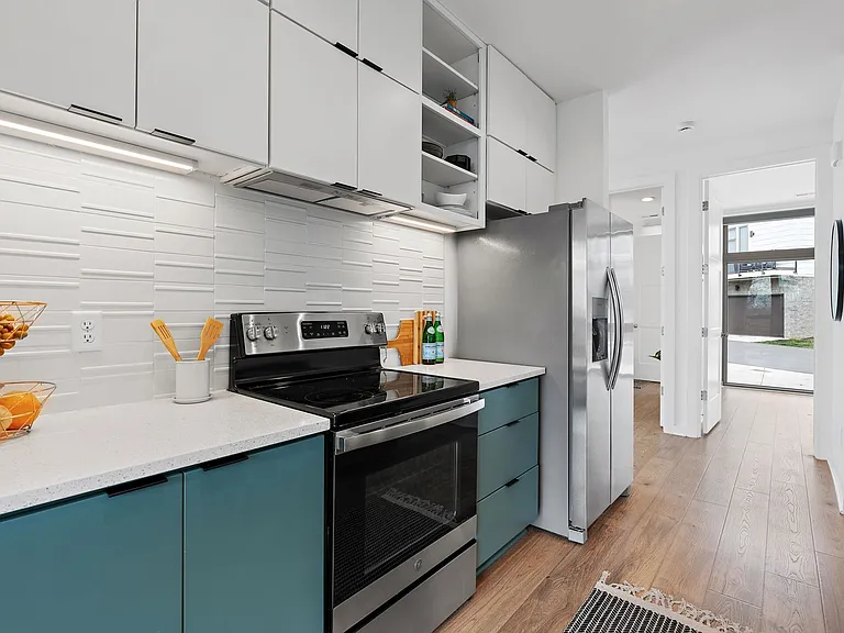 3079 Edwin Cir — Photo 11