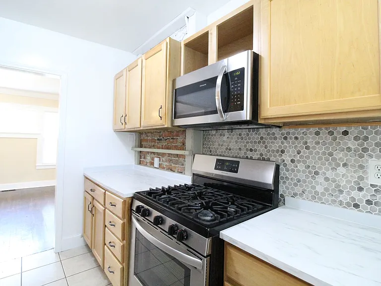 1412 W 51st Street — Photo 11