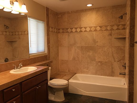 Guest Full Bath_View_1