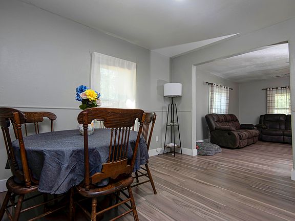 3rd image of 1526 E Whiteside Street