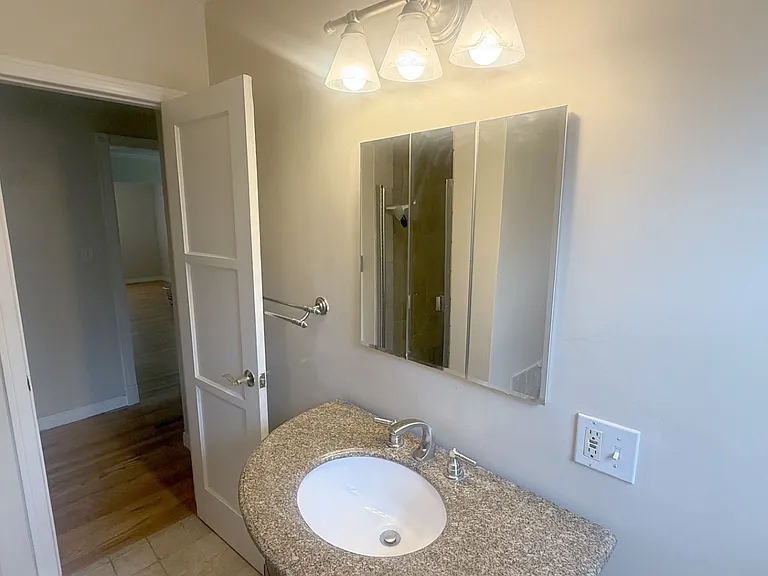 6243 Blucher Ave — Photo 19