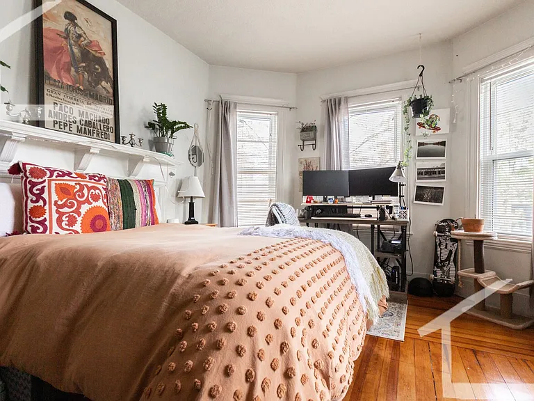548 Washington St #1 — Photo 2