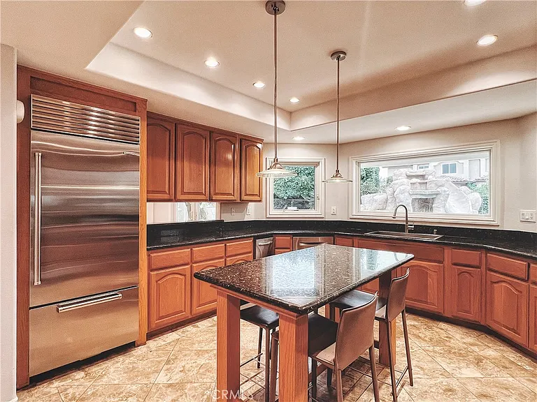 289 S Owens Dr — Photo 10