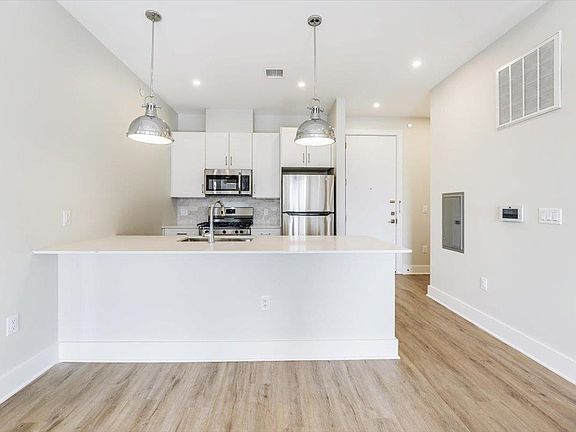 3rd image of 667-665 Grand St #306