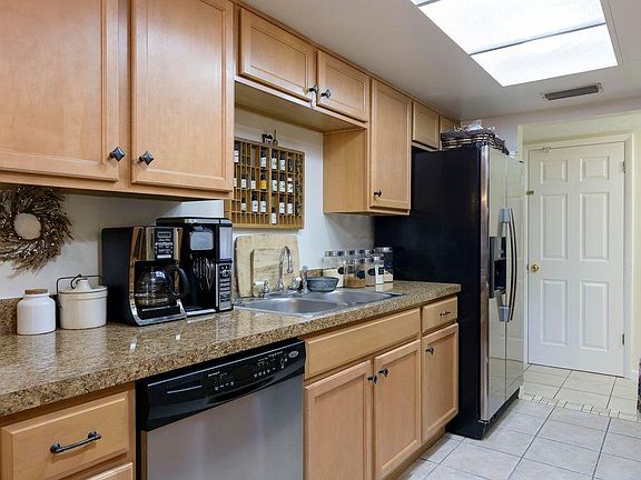 5th image of 570 Teak Dr