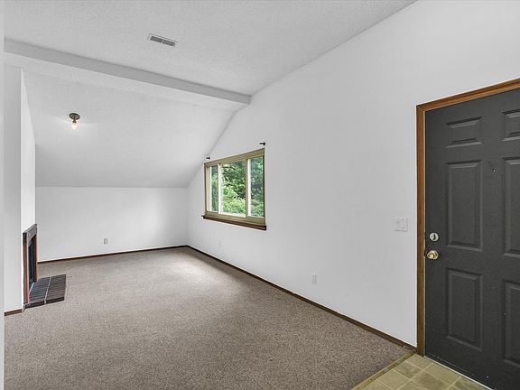 3rd image of 1617 Lyndhurst Dr W