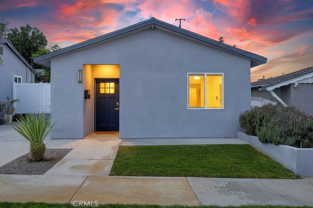 2 bed, 750 sqft, $2,950 — Photo 1