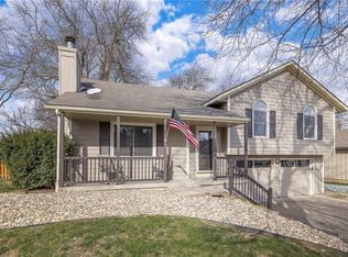 908 NE Bristol Dr, Lees Summit, MO 64086