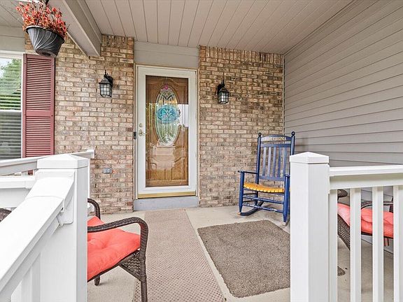 3rd image of 2445 Ziner Cir S