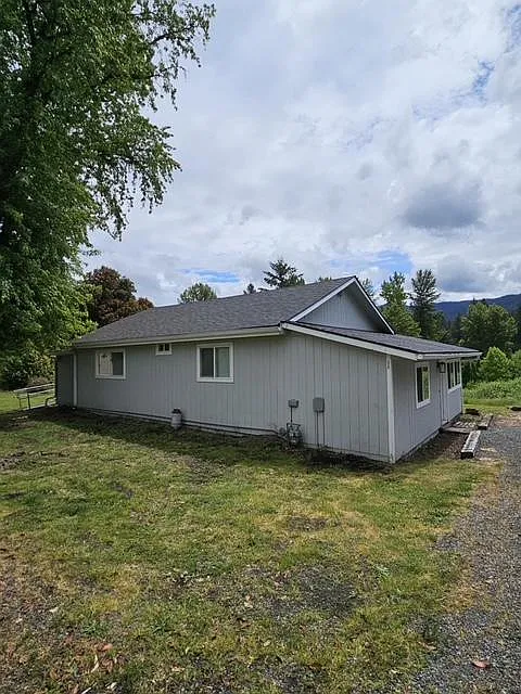 150 NE 4th Ave — Photo 2