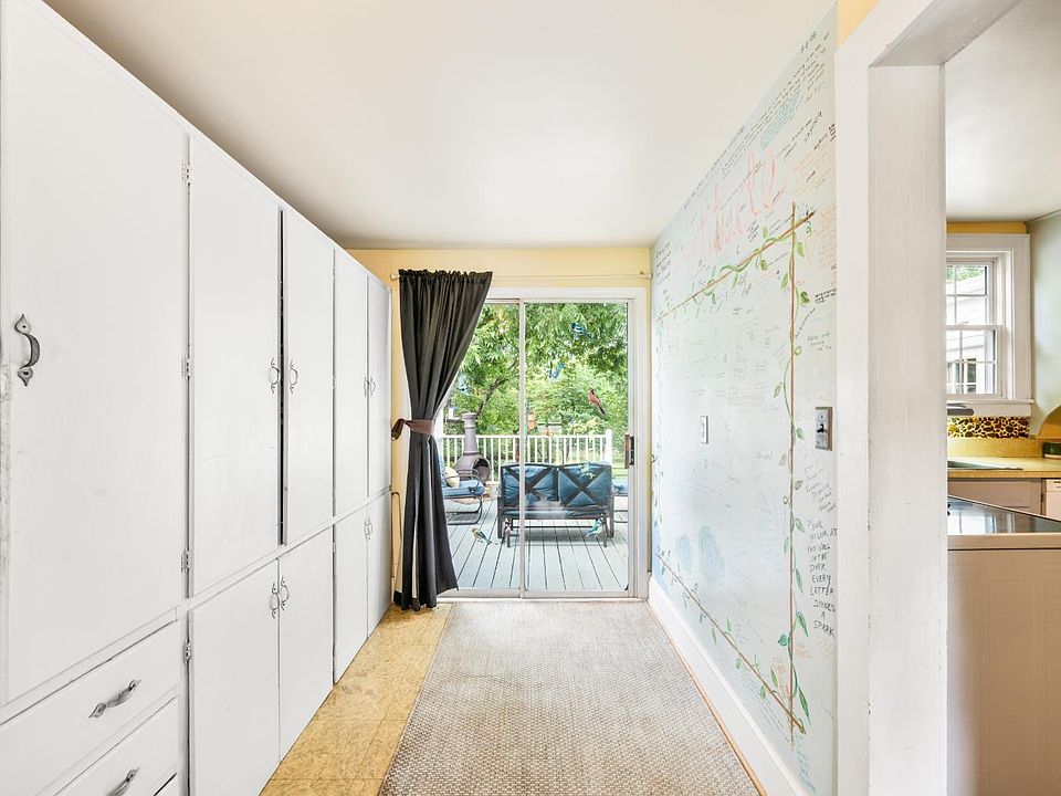 22nd image of 1231 Oakwood St