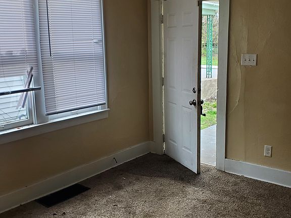 3rd image of 706 Laporte Ave