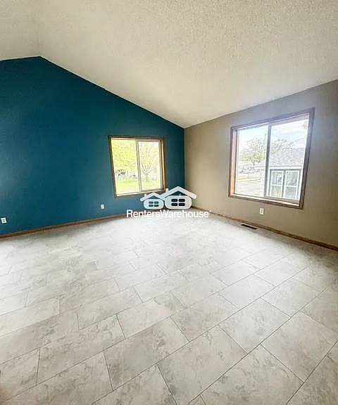 224 5th Ave N — Photo 3