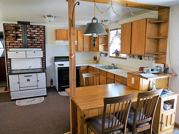 3rd image of 921 Hennessy Way
