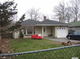 91 Baybright Dr E, Shirley, NY 11967