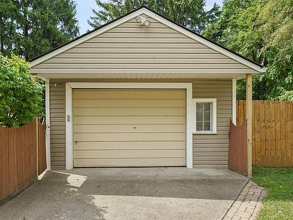 4th image of 4781 Maycrest Dr