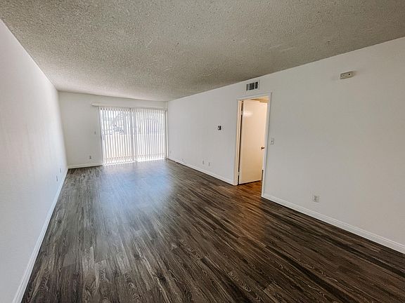 2nd image of 201 11th St APT 5