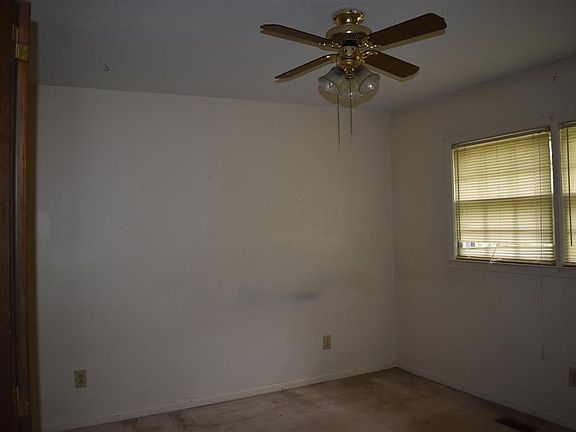 3rd image of 210 Corral Dr