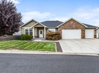 7401 Crown Crest Ave, Yakima, WA 98903
