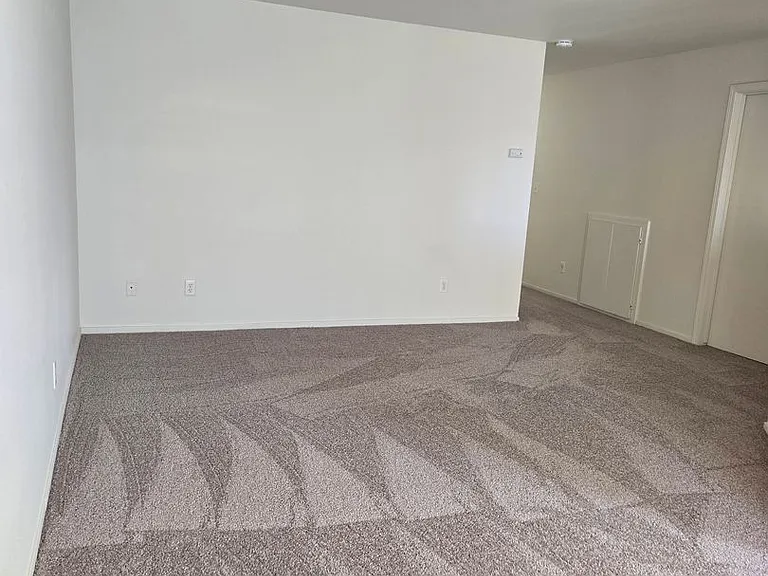 426 Valley Cir — Photo 5