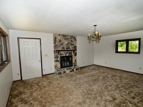2nd image of 1005 Columbia Cir NE