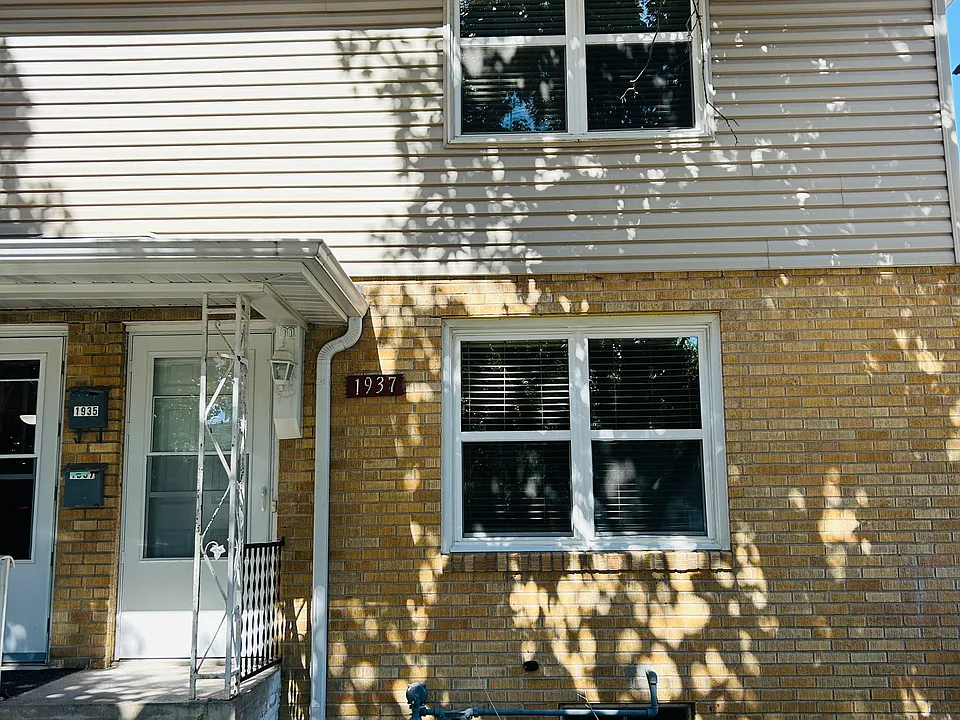 1937 Eugene St #2
