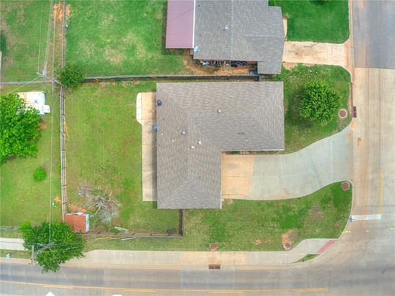 4th image of 101 NE 10th St