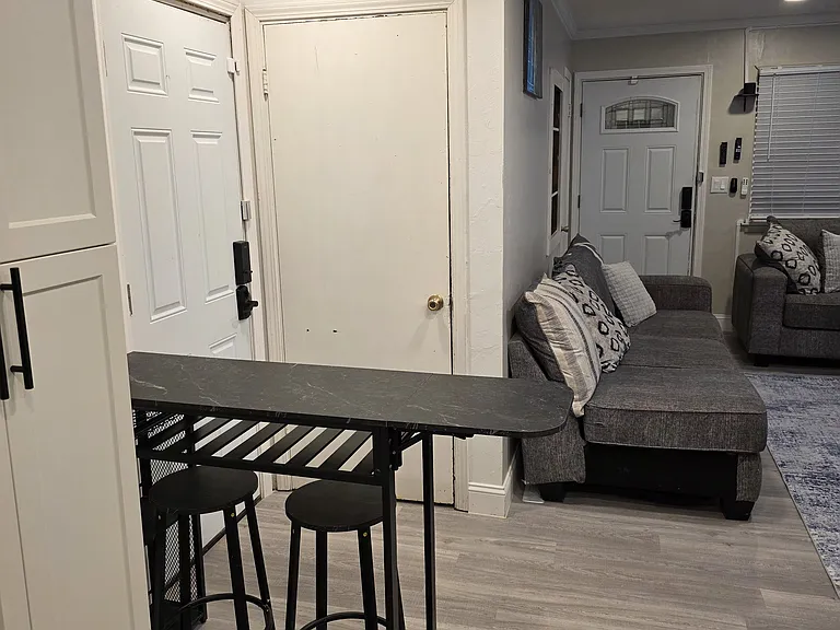 2300 S Arlington Ave — Photo 23
