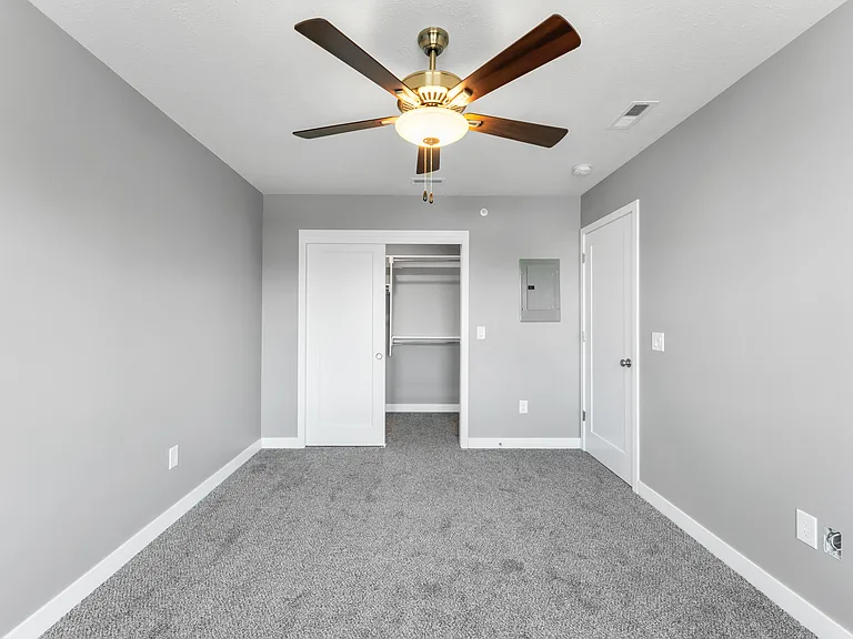 406 1st St #2C — Photo 1