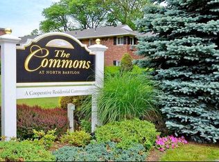 2 Edmunton Dr APT A1, North Babylon, NY 11703