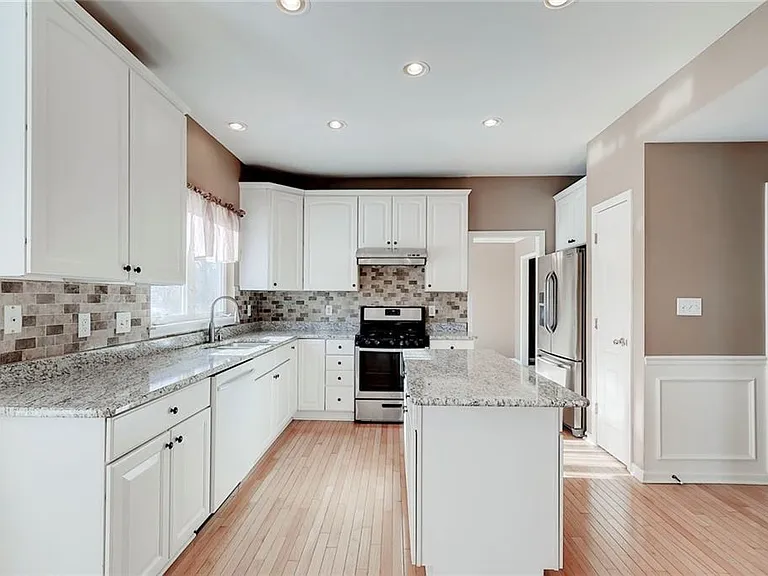 9972 Parkshore Dr — Photo 19