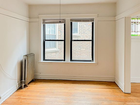 3rd image of 4848 N Rockwell St #3