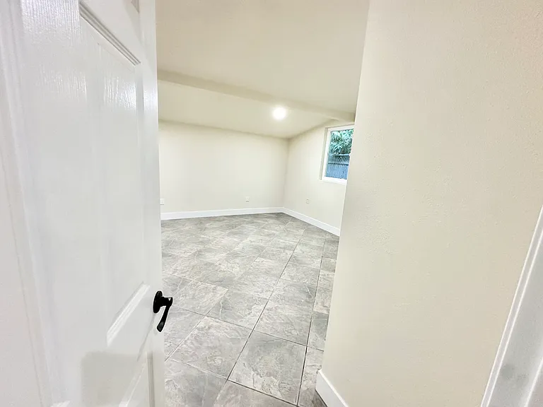 1103 N Maple St — Photo 25