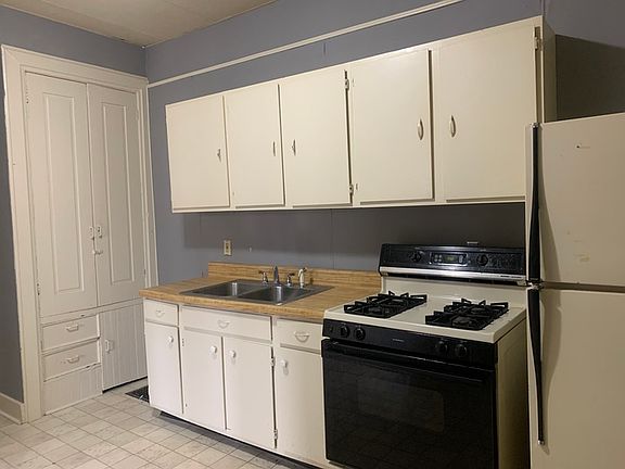 5th image of 48 E Mechanic St