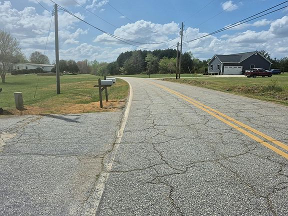 4th image of 310 Langley Rd
